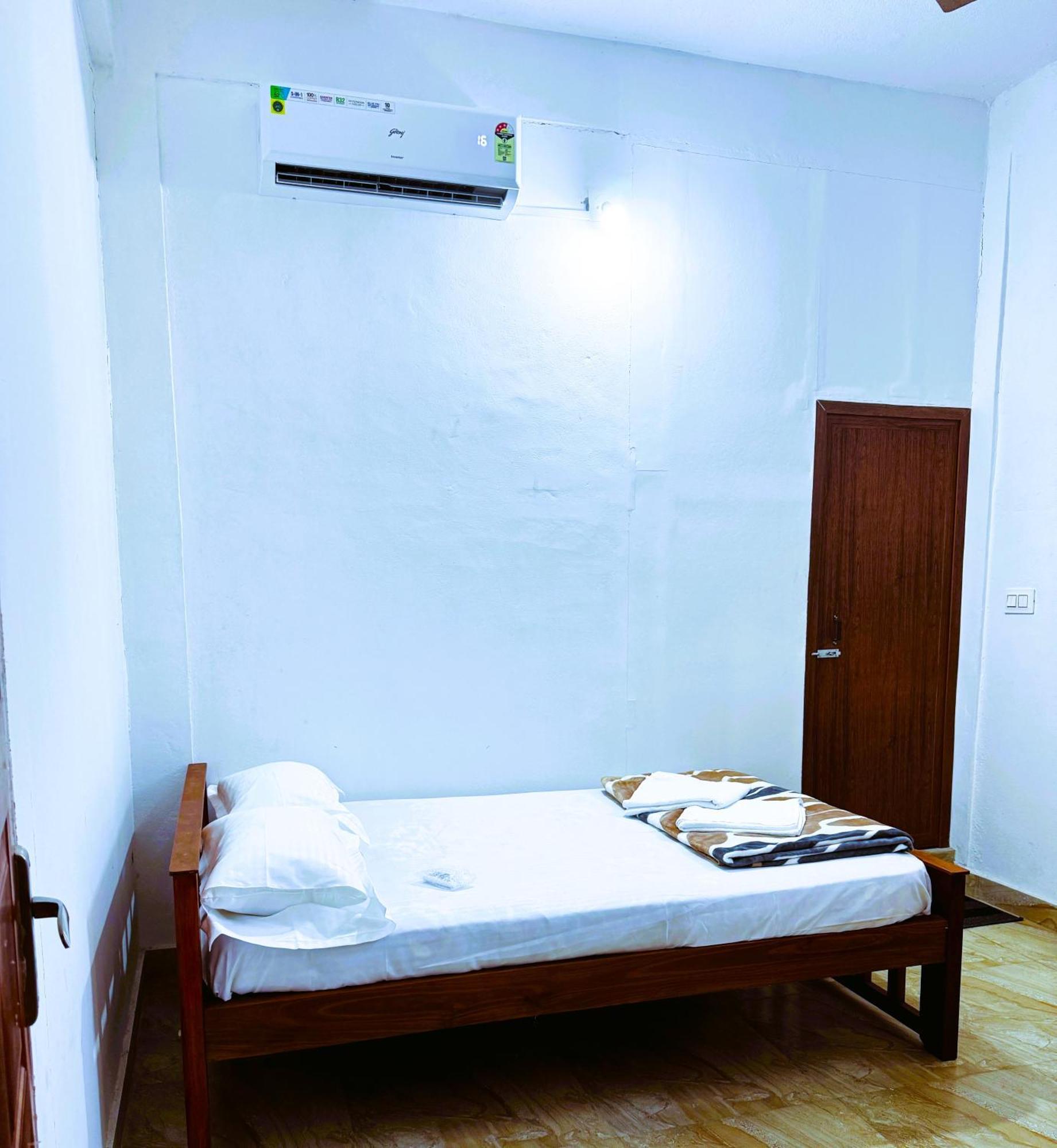 Vcs Apartments Parassinikadavu Parassinikkadavu المظهر الخارجي الصورة