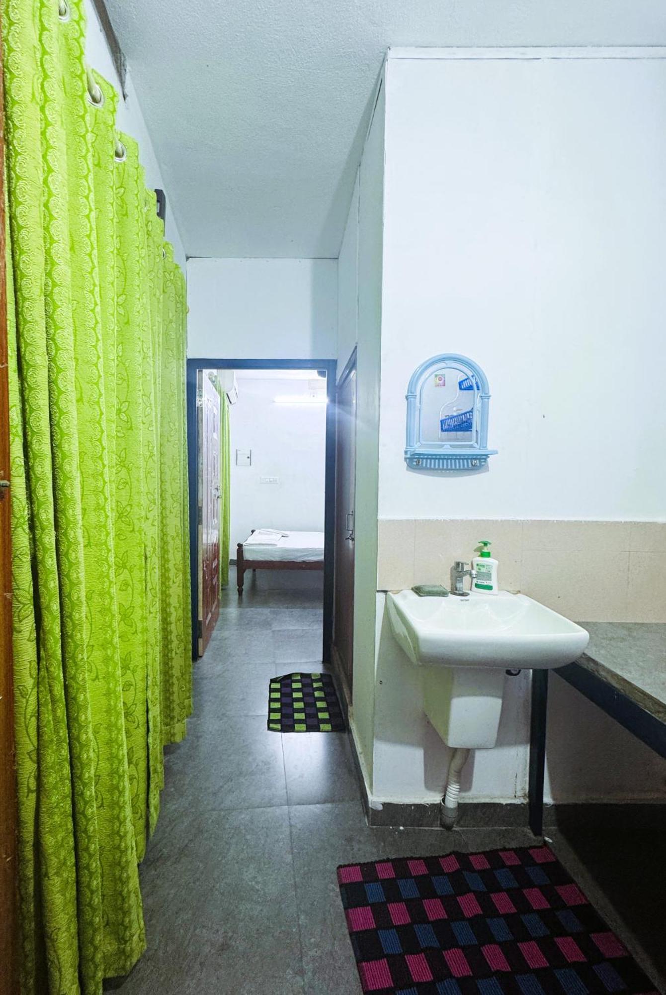 Vcs Apartments Parassinikadavu Parassinikkadavu الغرفة الصورة