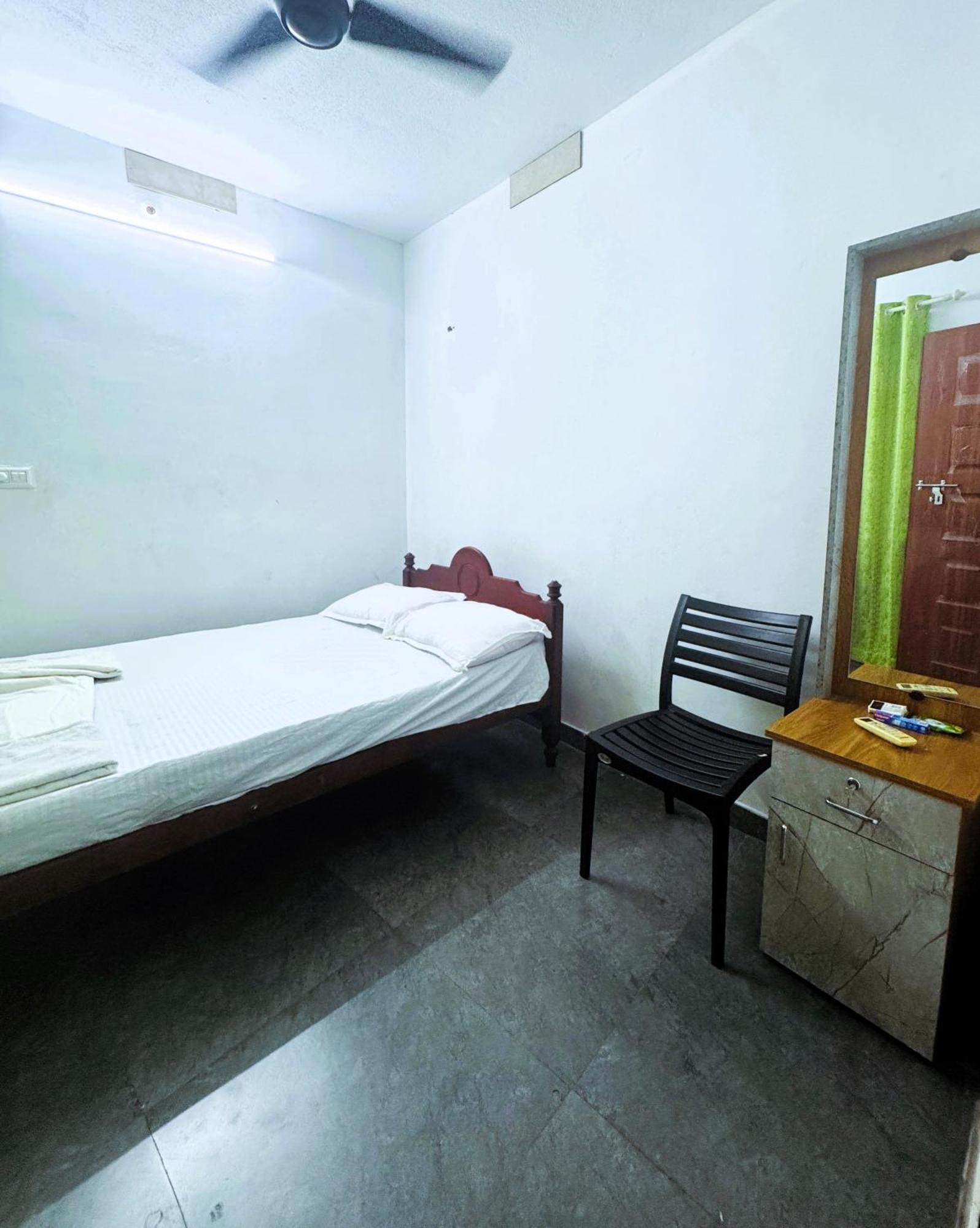 Vcs Apartments Parassinikadavu Parassinikkadavu الغرفة الصورة